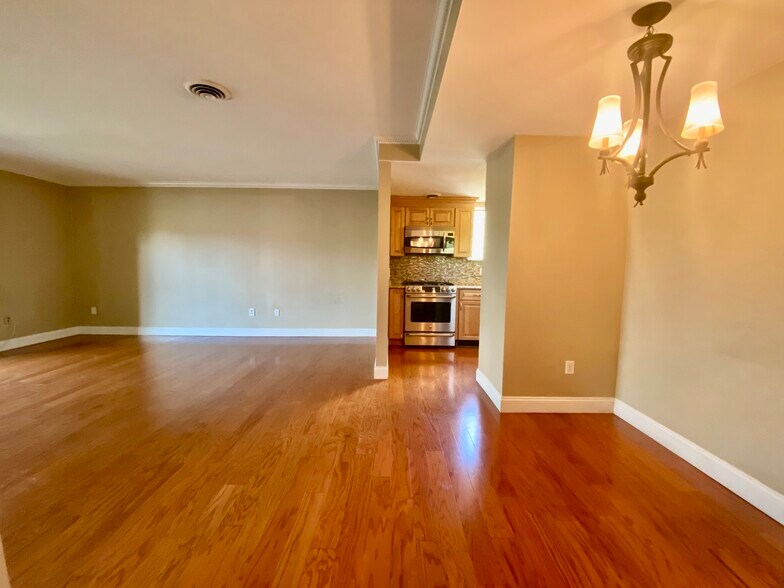 Primary Photo - 20 Stearns Rd