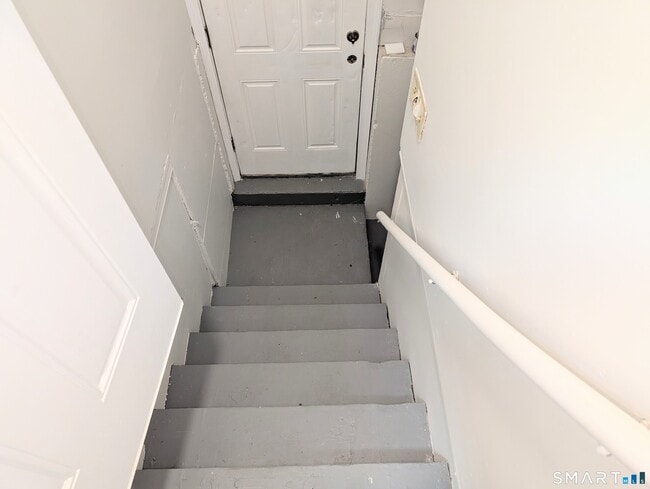 Building Photo - 186 Marigold Ave