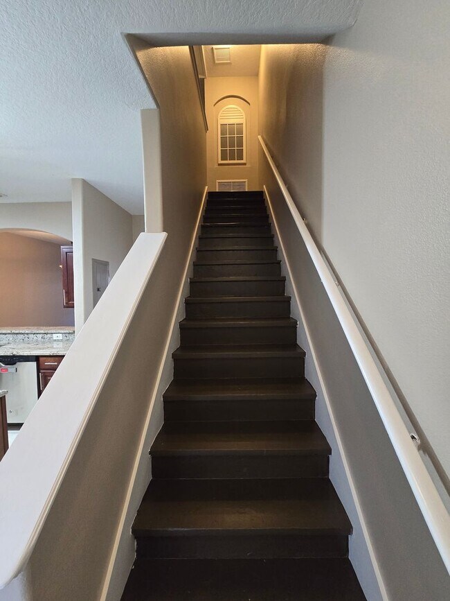 Building Photo - Great Town Home in Gated Community with Pool and Pond View