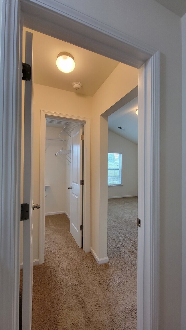 Building Photo - "Modern 3-Bedroom Multiplex with 3 Full Ba...