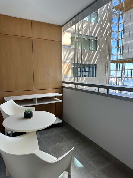 Building Photo - 1395 Brickell Bay Dr