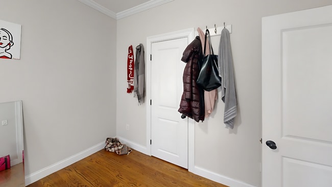 Building Photo - Roxbury 2 Bed – 800 Sq Ft – Parking Available – 9/1 Move-In