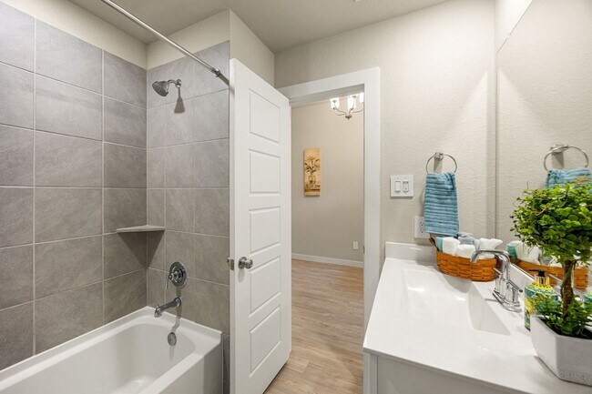 Building Photo - 723 Larkspur Shadow Dr