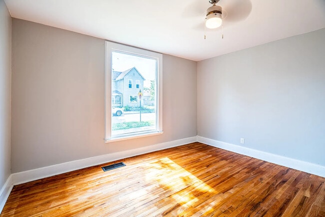 Building Photo - 844 River Ave