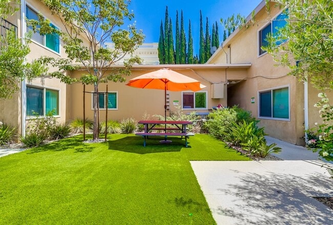 Building Photo - 3530 W Adams Blvd