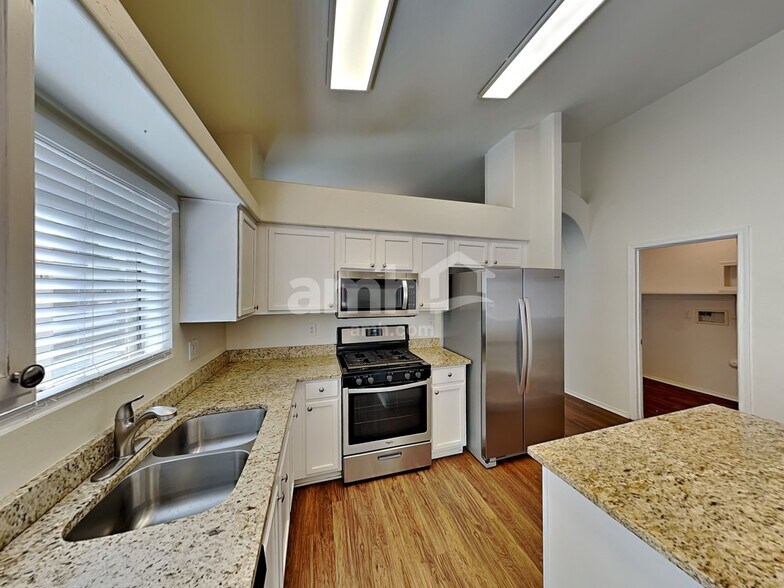 Building Photo - 147 E Via Teresita