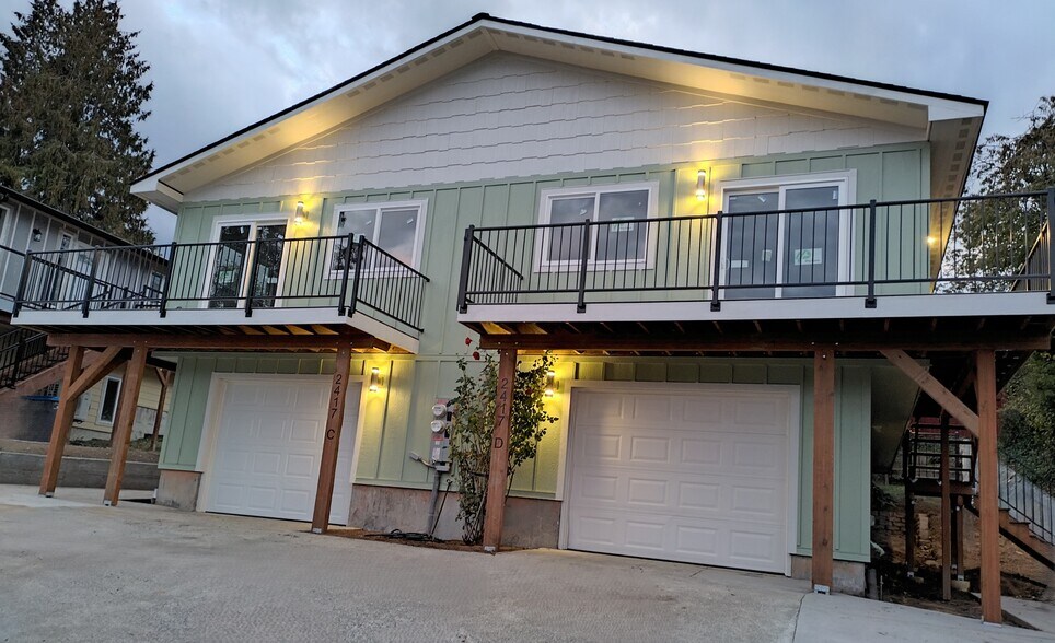 Primary Photo - 2417 Snyder Ave