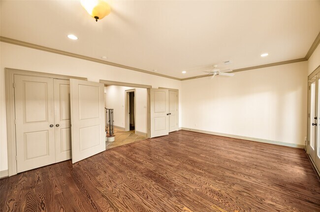 Building Photo - 1655 Castle Ct