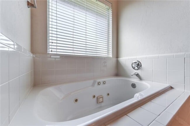 Building Photo - Great Location with Storm Shelter in Brist...