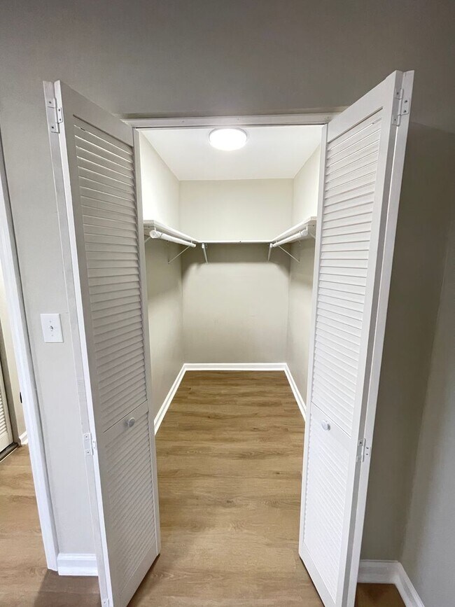 Building Photo - Live in Style at Bellagio East Living I: Convenient and Vibrant Community in Indianapolis