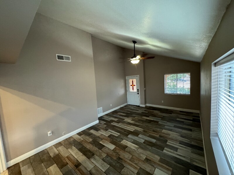 Building Photo - 128 Tierra Vista Dr