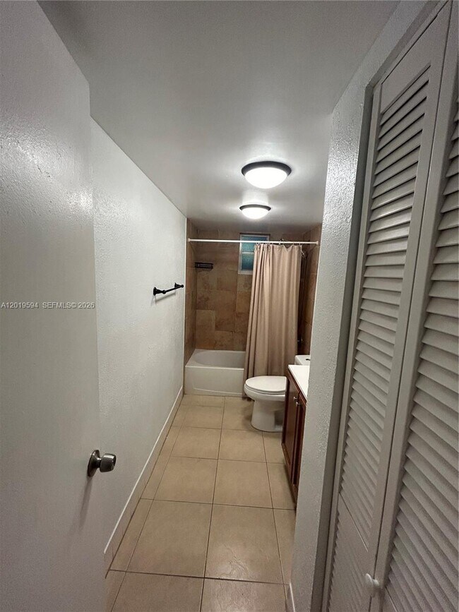 Building Photo - 9375 Fontainebleau Blvd
