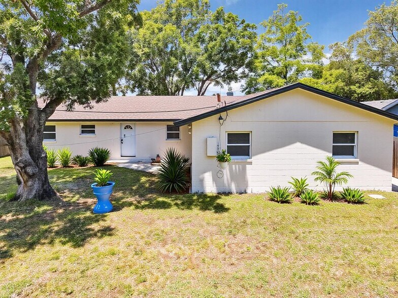 Building Photo - 877 Park Manor Dr