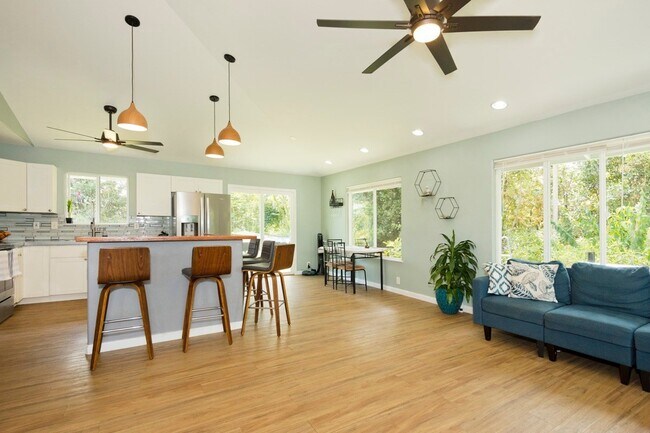 Living Room - 15-2031 32nd Ave