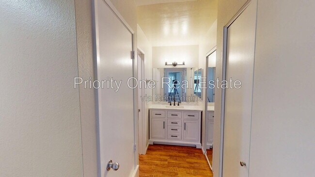 Building Photo - 669 Diamond Way
