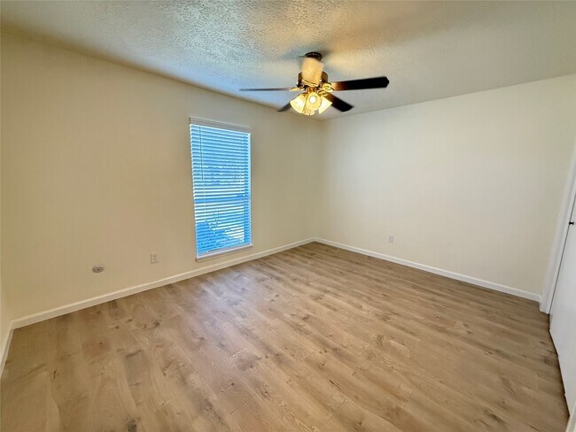 Building Photo - 15714 Torry Pines Rd