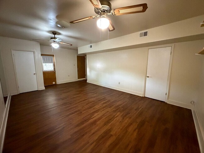 Building Photo - Spacious 3-Bedroom Home in a Great Neighborhood