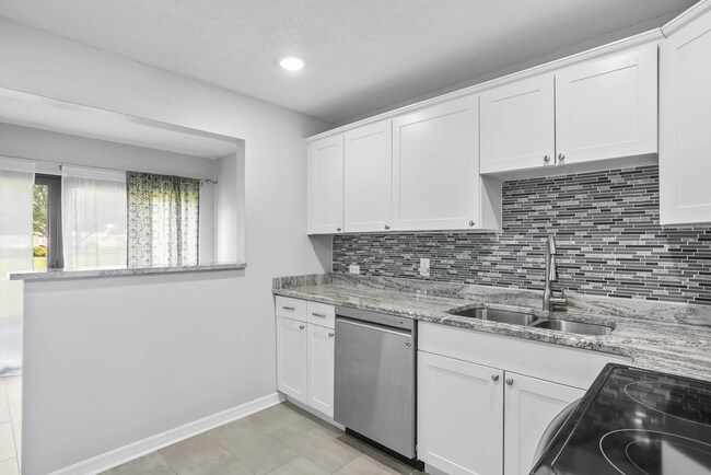 Building Photo - 2 Bed 2 Bath Condo for Rent in 55+ Peacefu...