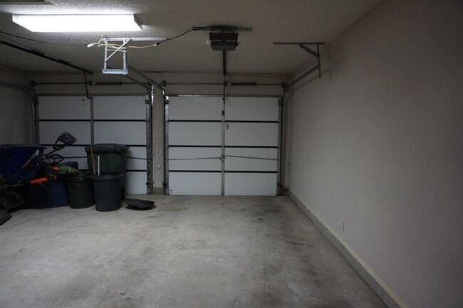 Building Photo - 8810 Crossway Dr