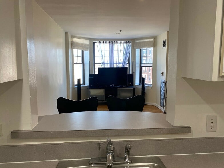 Building Photo - 534 Commonwealth Ave