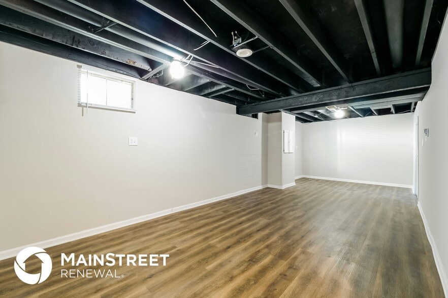 Building Photo - 8029 W 149th St
