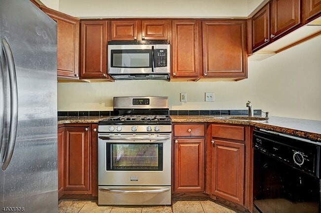 Building Photo - 2102 Ackmen Ct