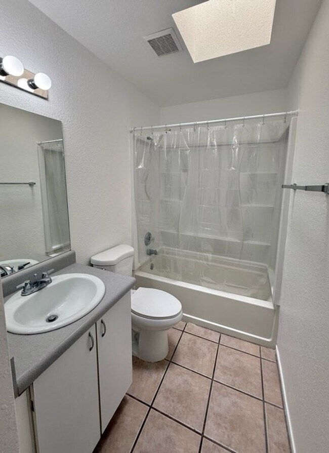 Building Photo - Charming three bedroom - two bathroom GREA...