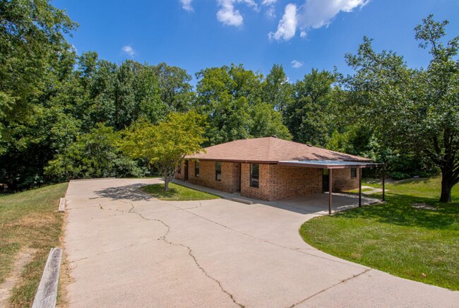 Building Photo - 207 Turner Ave