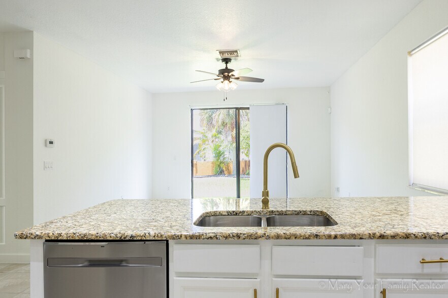 Building Photo - 3841 Aspen Leaf Dr