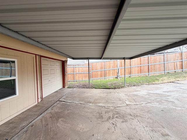 Building Photo - 304 Clary Dr