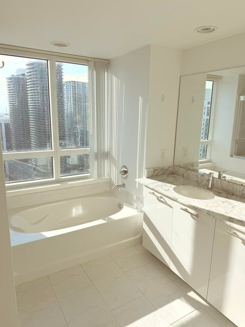 Building Photo - 951 Brickell Ave