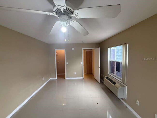 Building Photo - 709 Orchid Dr