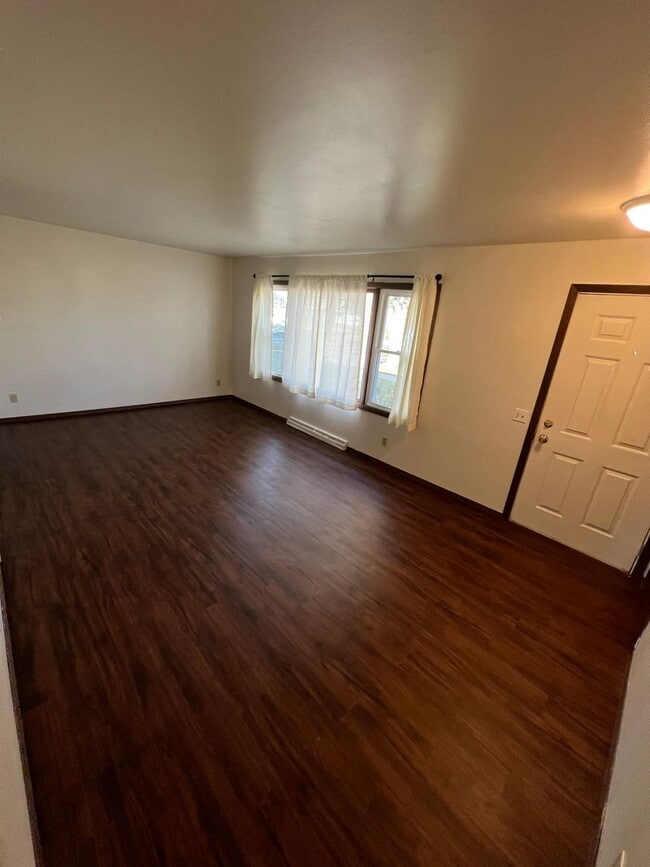 Building Photo - 3 bed/1.5 bath Duplex in Madison, WI