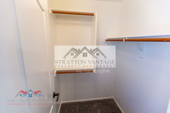 Building Photo - 1247 S Emmett Dr