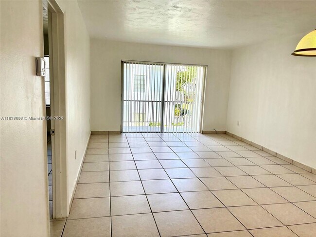 Building Photo - 9651 SW 77th Ave