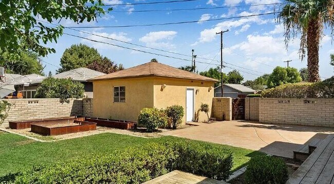 Building Photo - 2453 Alder St