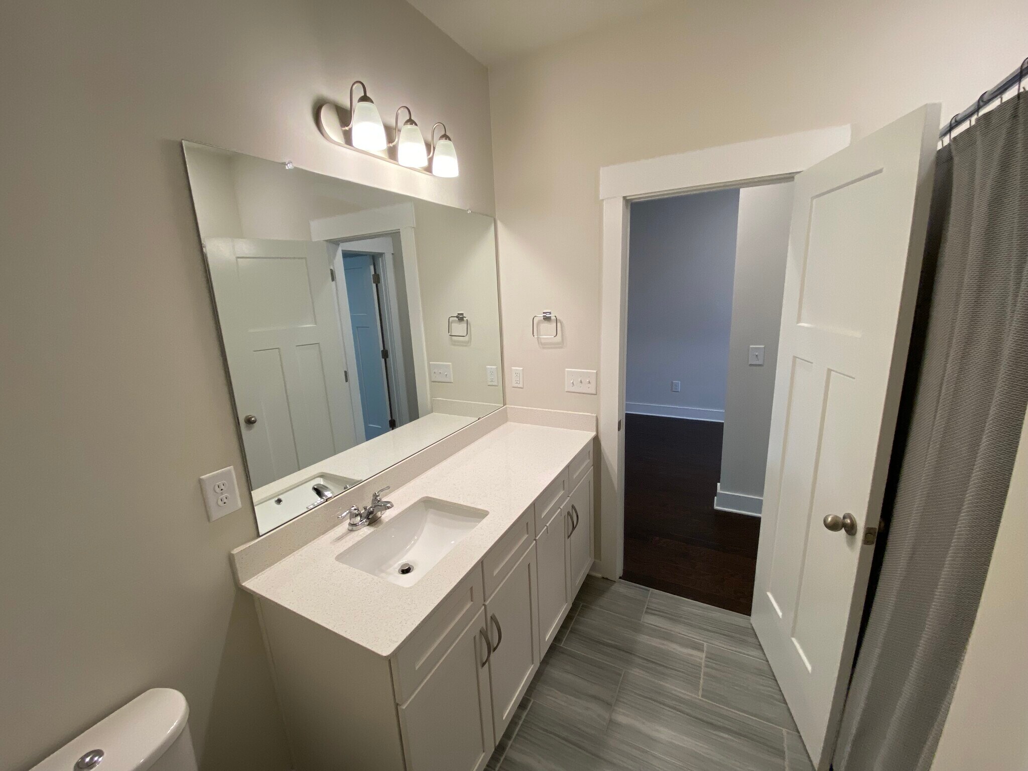 2nd Bathroom - 178 Redcroft Dr