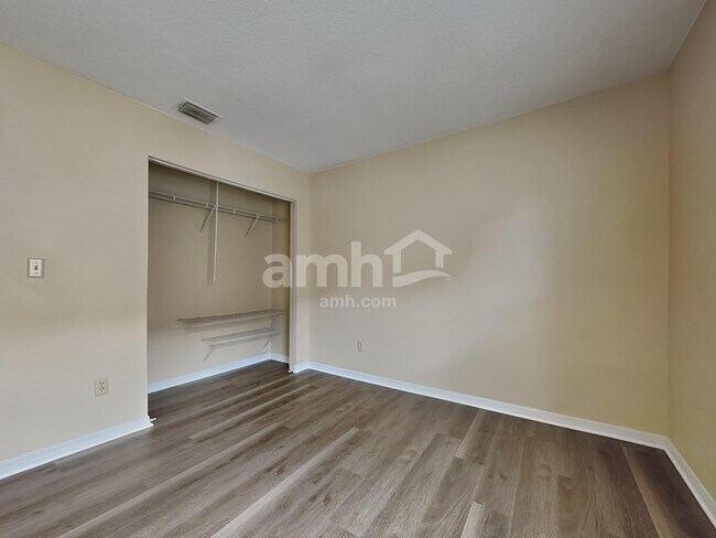 Building Photo - 1722 Wakefield Dr