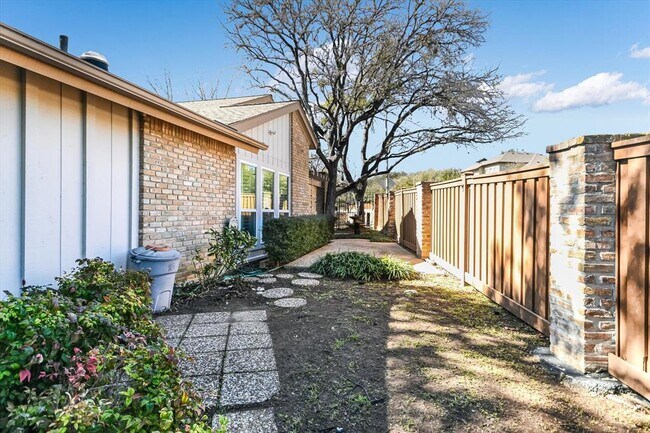 Building Photo - 8405 Cima Serena Ct