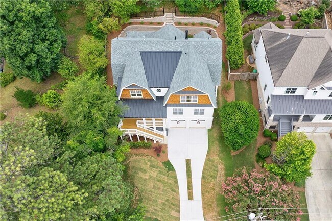 Building Photo - 2717 Skyland Dr NE