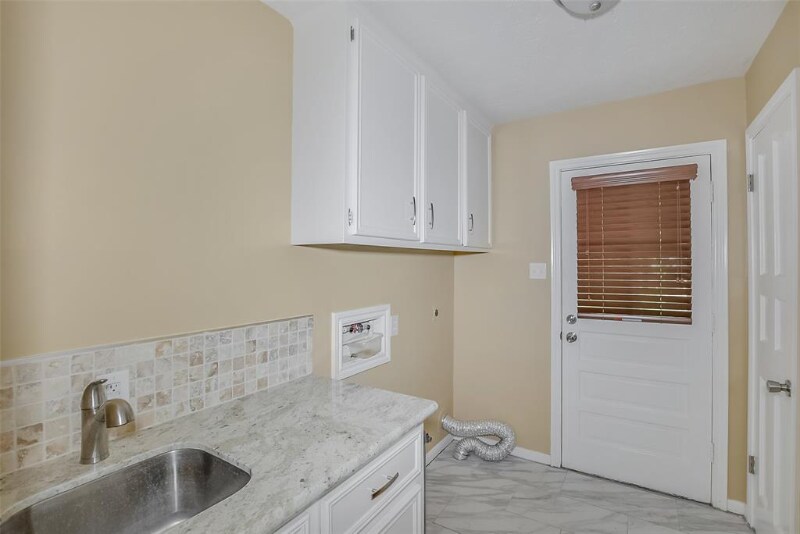 Building Photo - 6602 Point Clear Dr