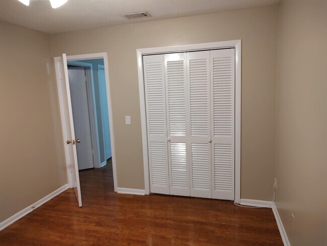 Building Photo - 1533 Woodgate Way