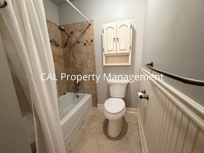 Building Photo - Charming 2BD Home in Gated Community with Pool & Garage
