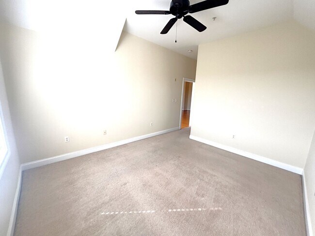 Building Photo - 2 bedroom/2 bathroom- Bennington on the Park