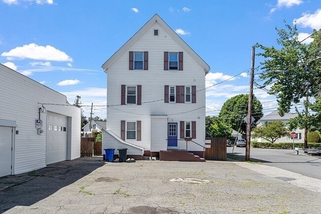 Building Photo - Unique, Renovated 2-Bed Apartment in Quiet...