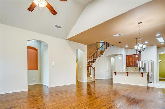 Building Photo - 10841 Leesa Dr