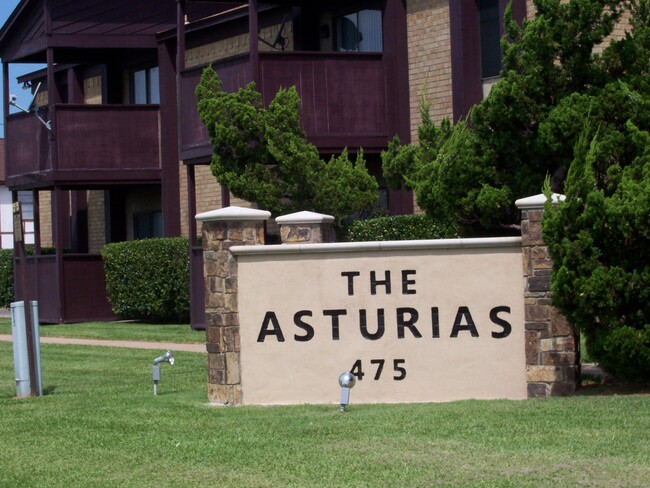 The Asturias - 475 Industrial Dr W