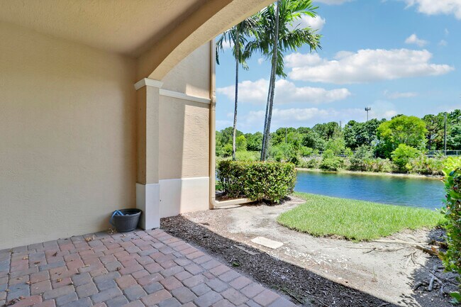 Building Photo - 4581 Artesa Way S