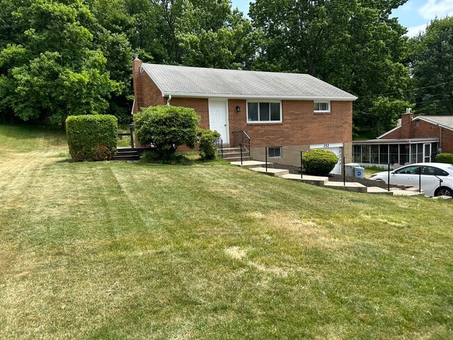 Building Photo - 152 Elmwood Dr