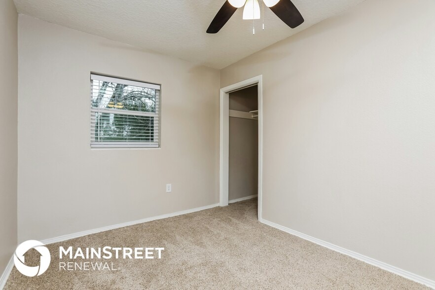 Building Photo - 1171 Lakeview Dr